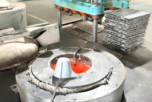 Fusi&oacute;n de lingotes de aluminio